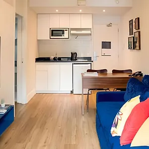 Cond The Town Flats Apartamento